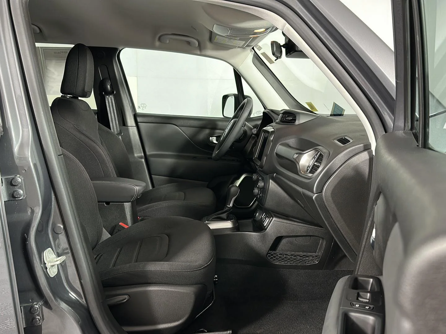 Used 2022 Gray Jeep  image 26