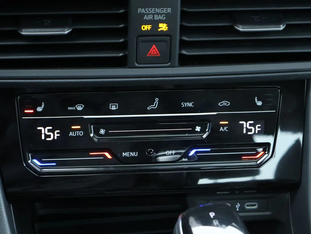 New 2026 Black Volkswagen 1.5T SE image 24