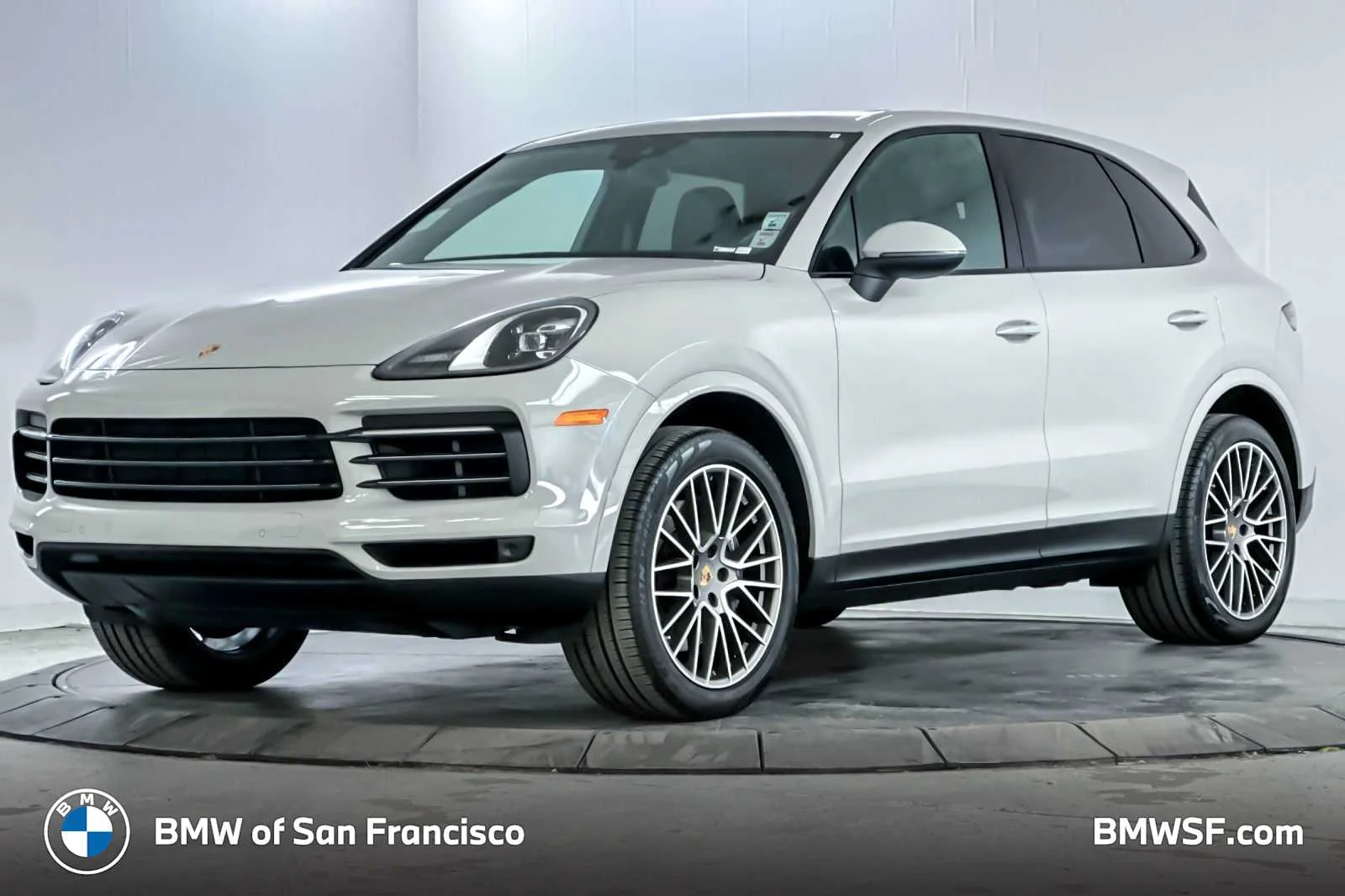 2023 Porsche Cayenne Platinum Edition's photo