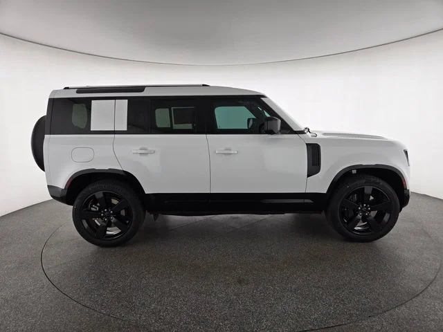 New 2026 Fuji White Land Rover X-Dynamic SE image 6