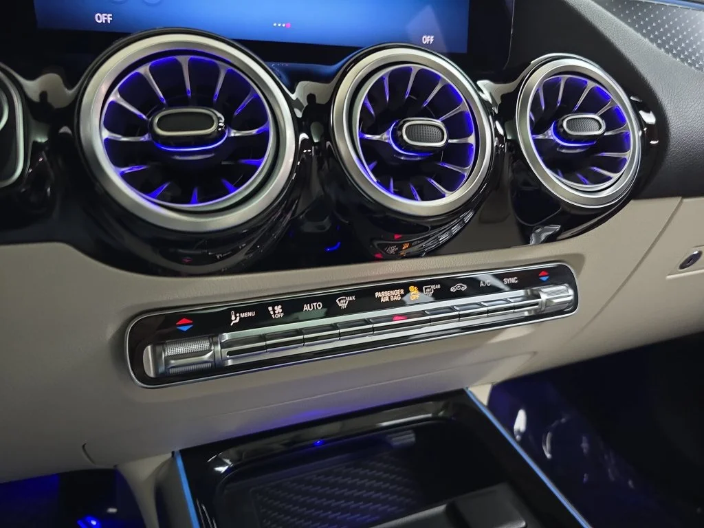 Used 2025  Mercedes-Benz GLA 250 image 25