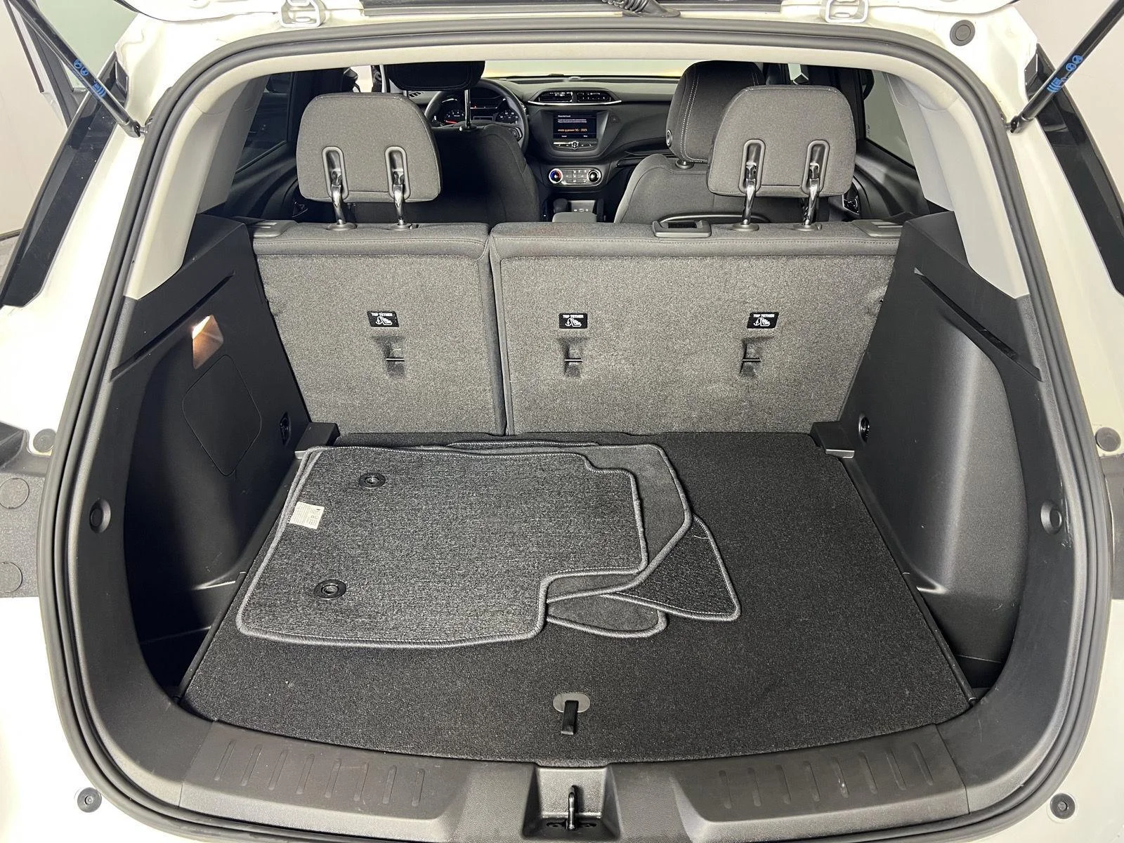 Used 2023 Summit White Chevrolet LT image 27