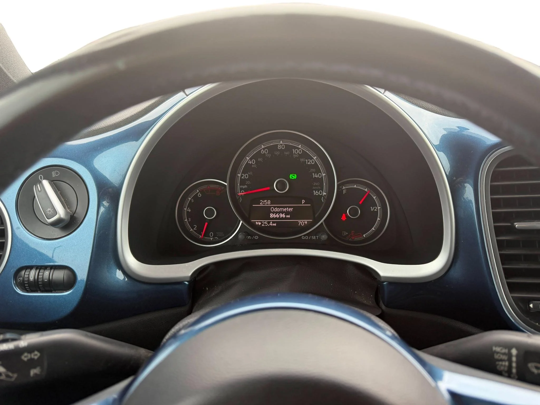 Used 2018 Blue Volkswagen SE image 4