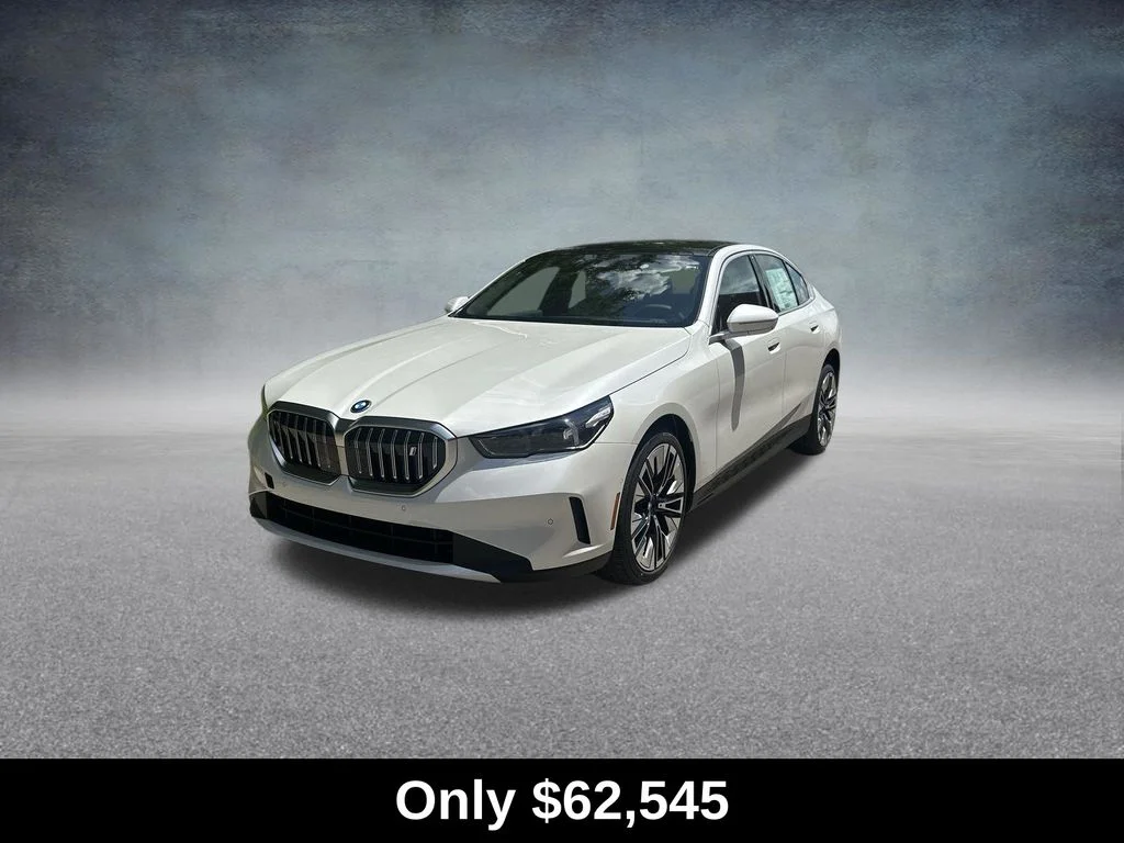 Used 2026 White BMW xDrive40 image 4