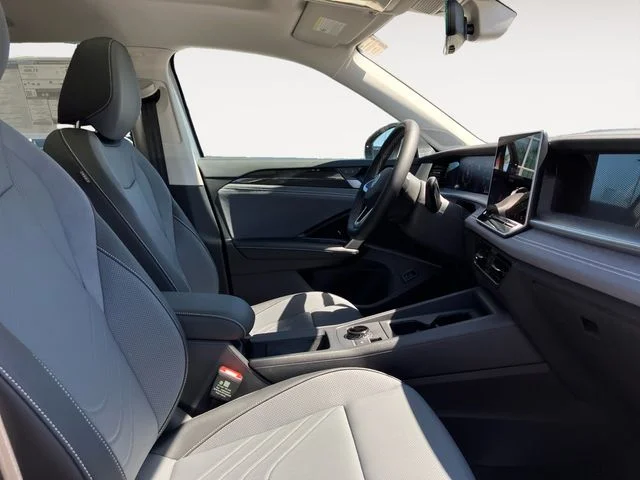 2025 Volkswagen Tiguan SE - Photo 15