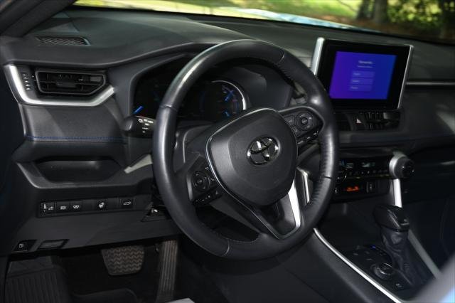 2024 Toyota RAV4 SE - Photo 13