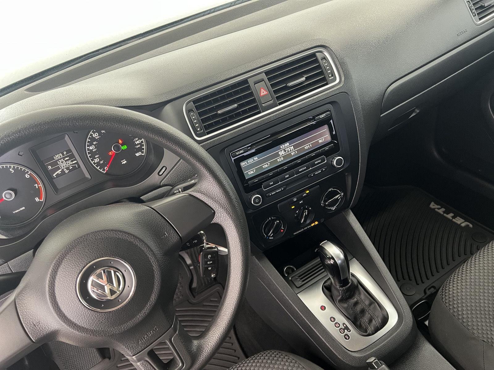 Used 2014 Platinum Gray Metallic Volkswagen S image 23