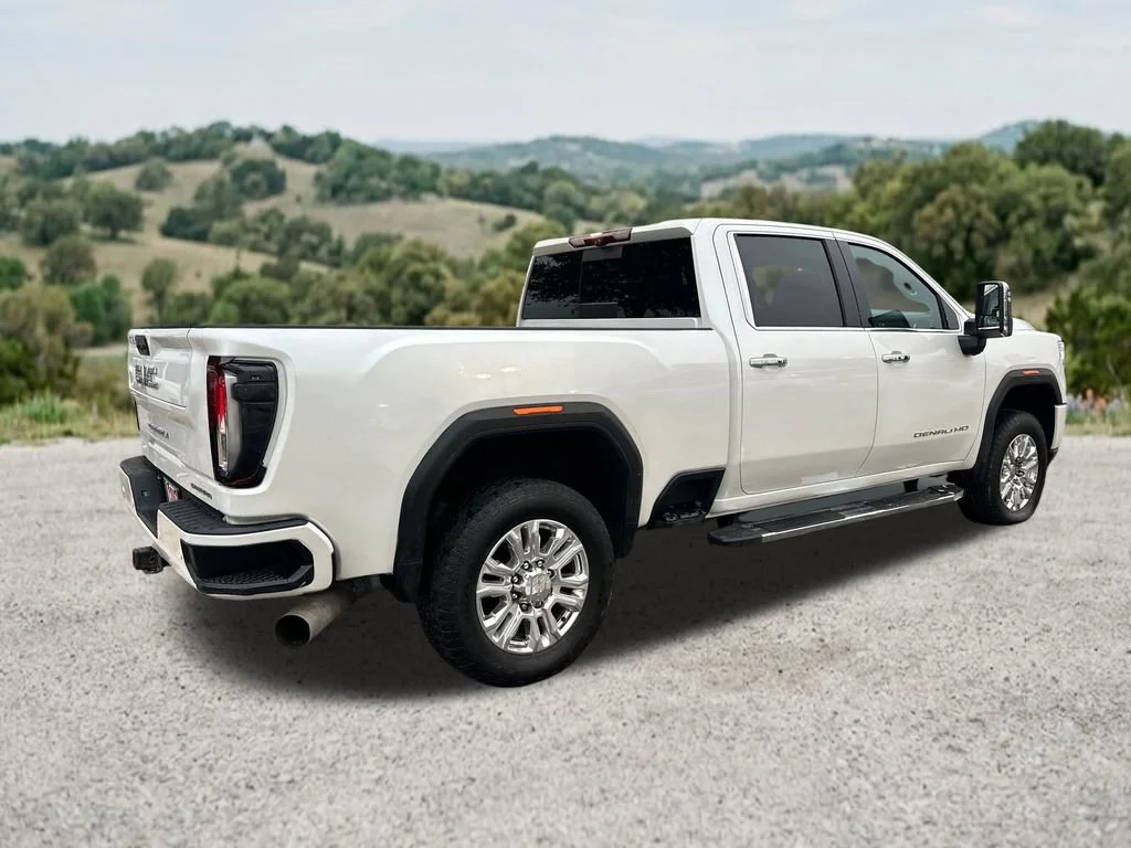 Used 2023 White Frost Tricoat GMC Denali image 9