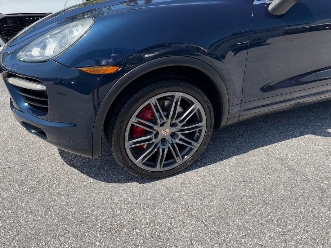 Used 2012  Porsche Turbo image 5