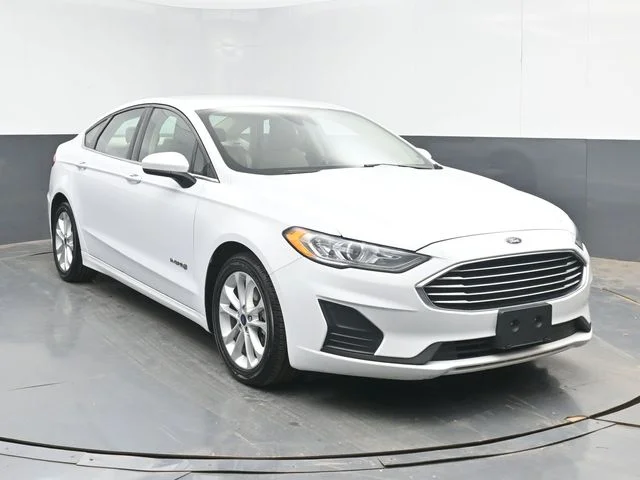Used 2019 Oxford White Ford SE image 2
