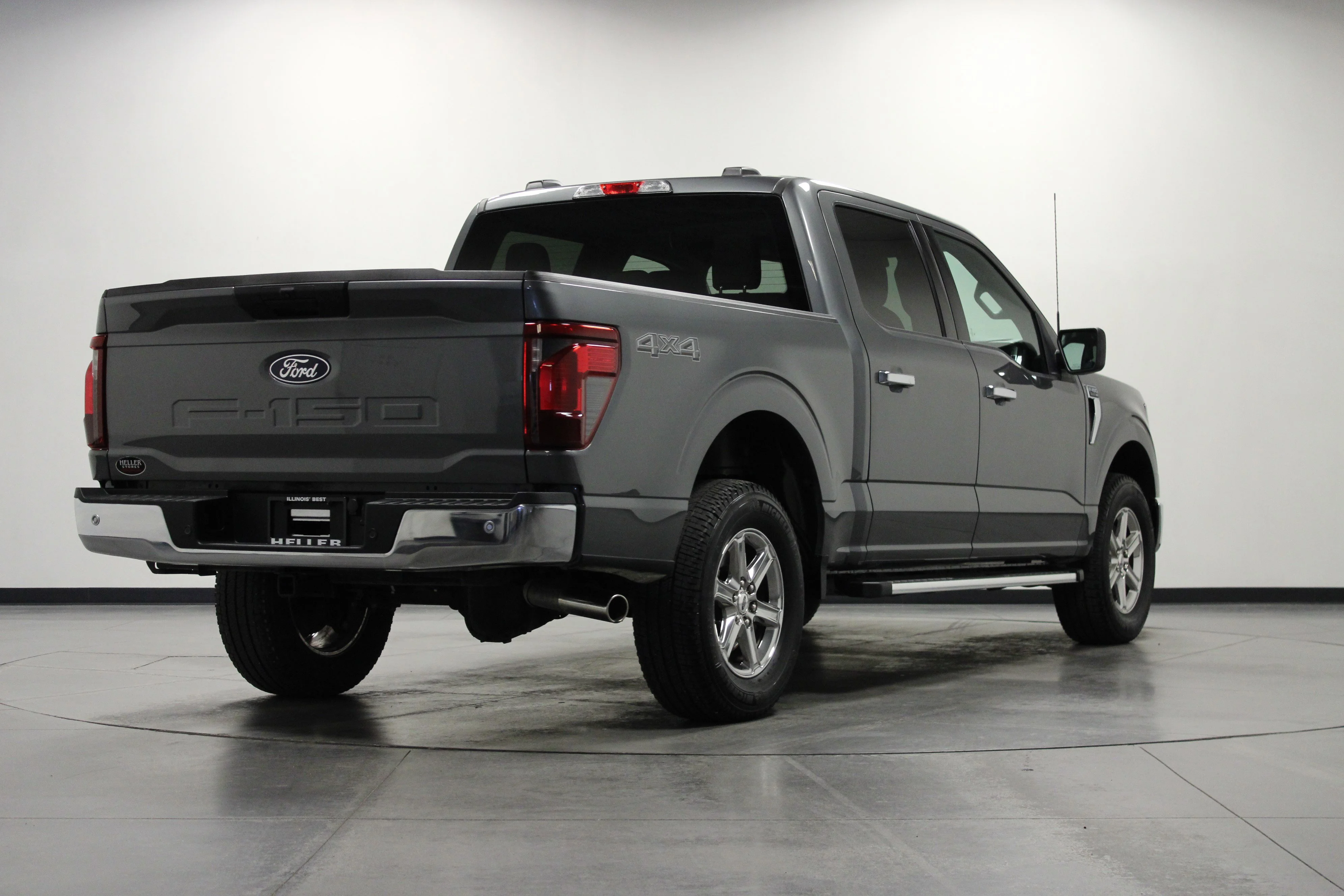 Used 2025 Carbonized Gray Metallic Ford XLT image 4