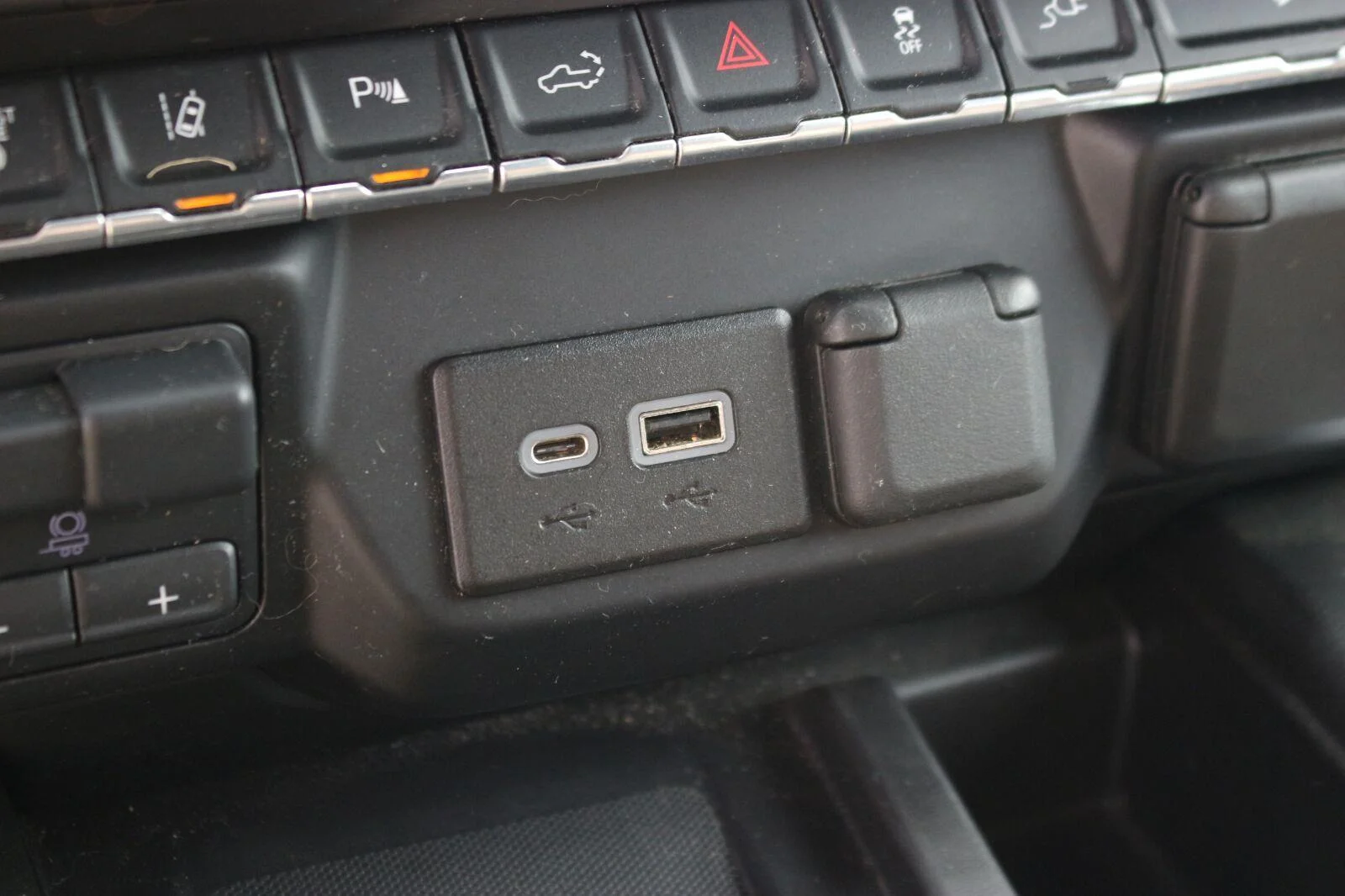 Used 2023 SUMMIT WHITE Chevrolet High Country image 30