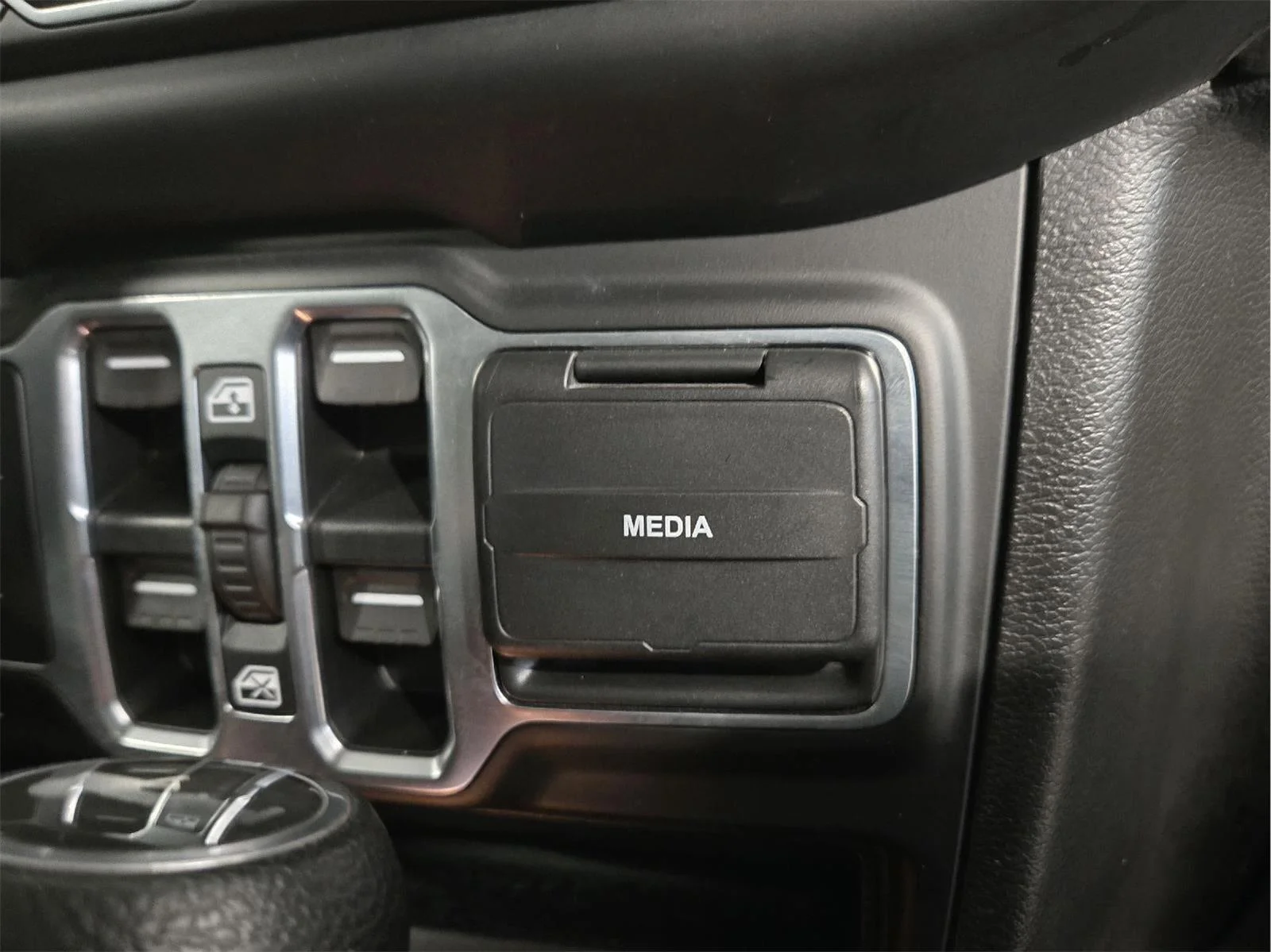 Used 2020 Billet Silver Metallic Jeep Sahara image 47