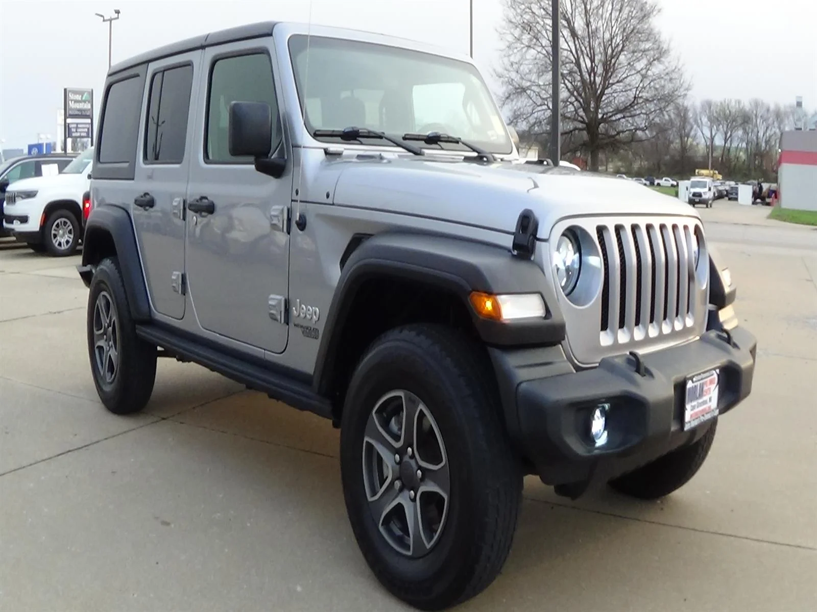 Certified Used 2019 Billet Silver Metallic Clear Coat (psc) Jeep Sport S image 4