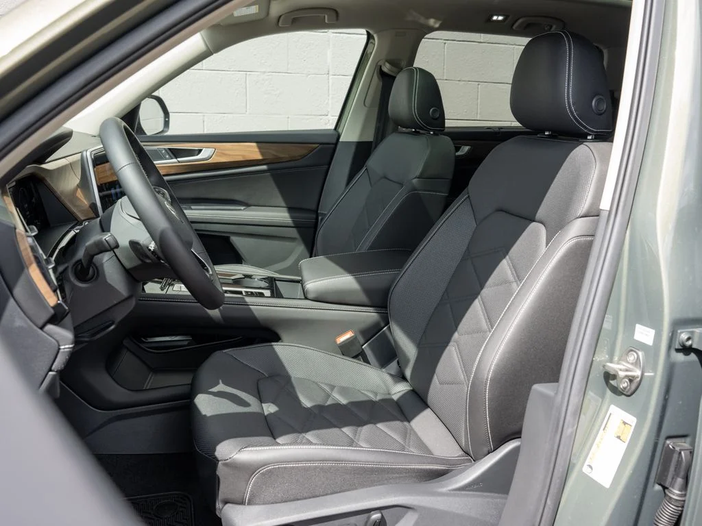New 2026 Avocado Green Pearl Volkswagen 2.0T SE W/TECHNOLOGY image 8