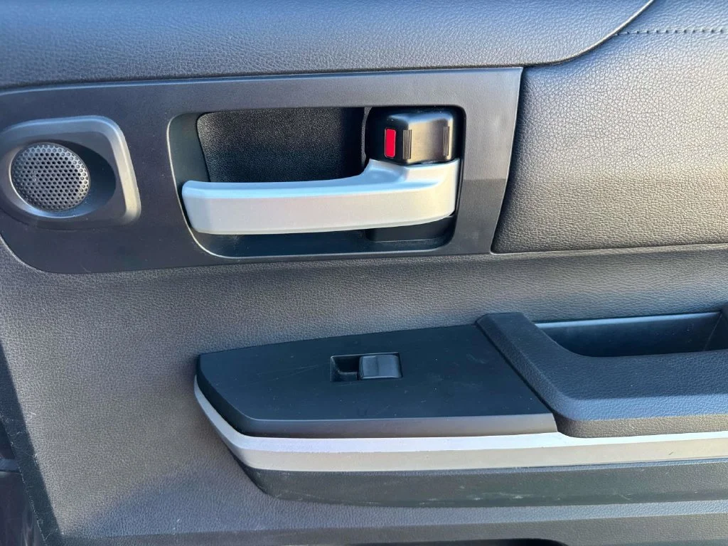 Used 2015 Gray Toyota SR5 image 25