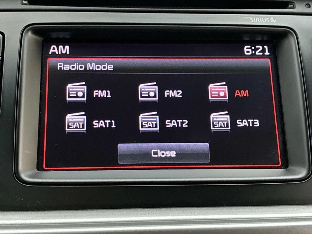 Used 2017 Snow White Pearl Kia LX image 31