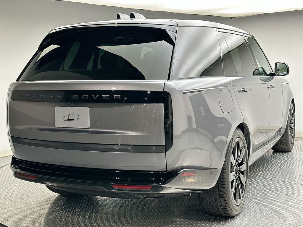 New 2026 Eiger Grey Metallic Land Rover SE image 3