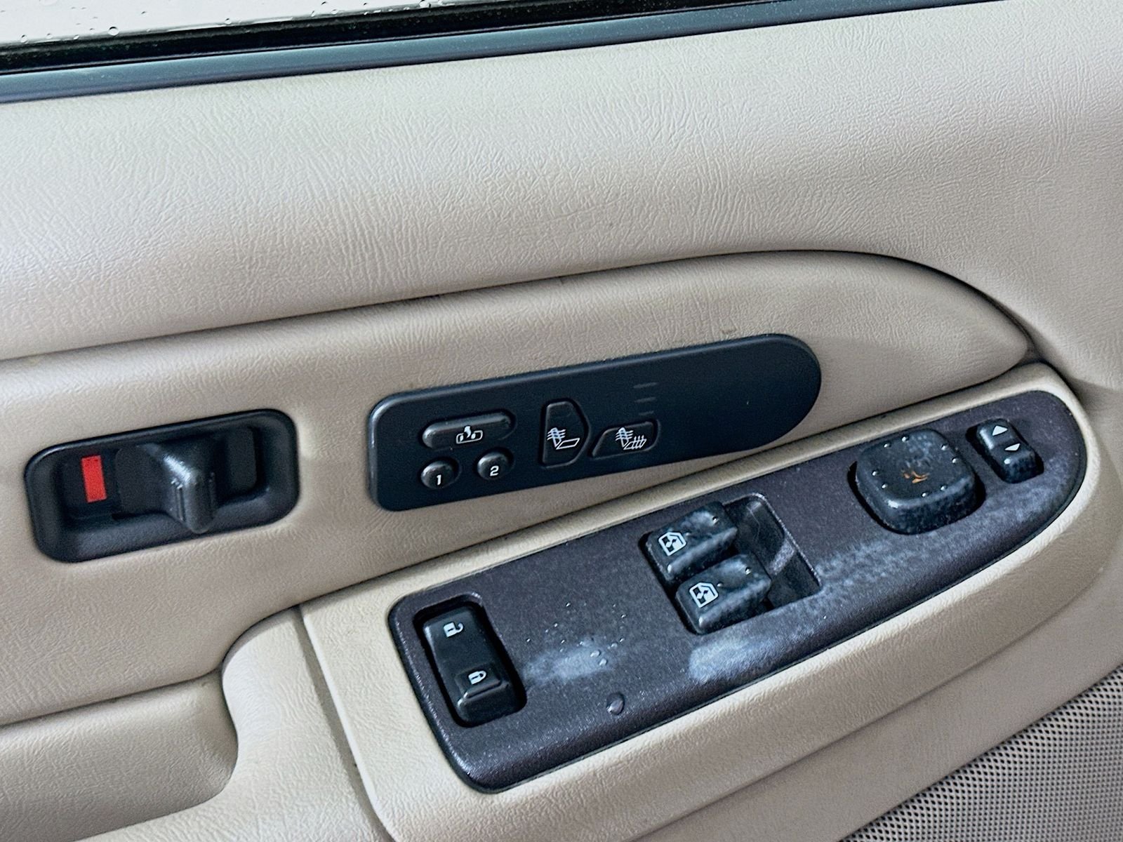 Used 2004 Sandstone Metallic Chevrolet Base image 17