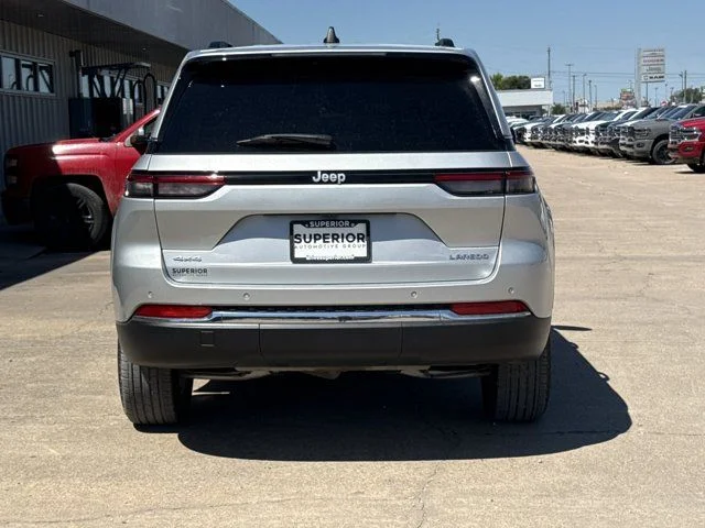 Used 2025 Silver Jeep Laredo X image 4