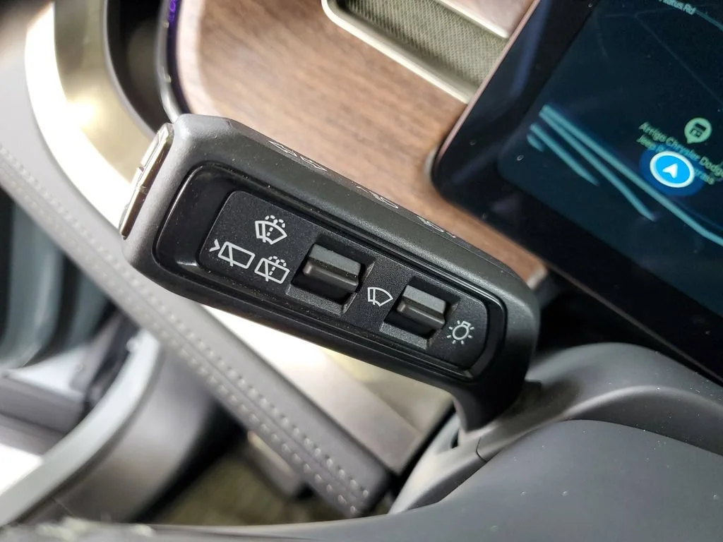 Used 2024  Rivian Adventure image 23