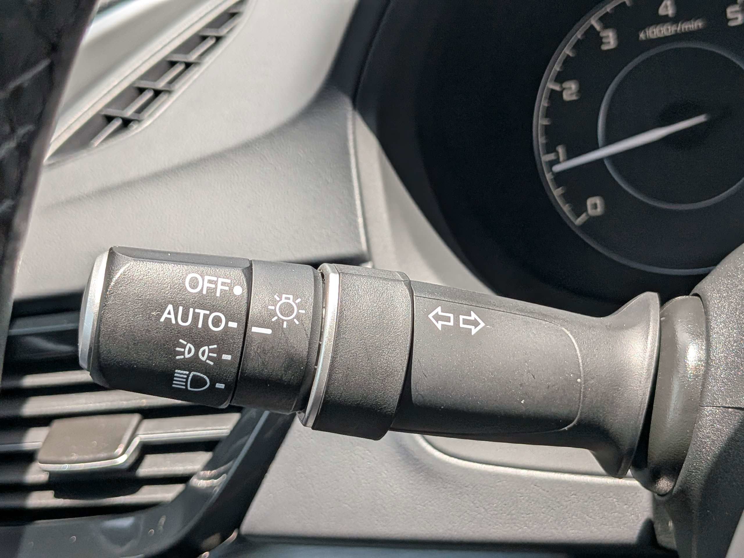 Used 2024 Platinum White Pearl Acura SH-AWD image 59