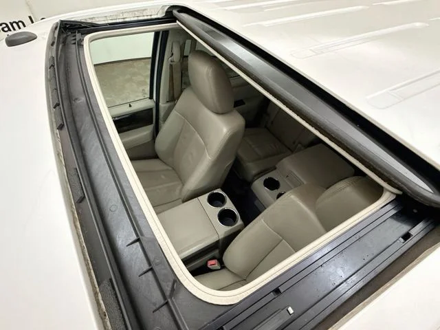 Used 2017 White Platinum Clearcoat Lincoln Select image 23
