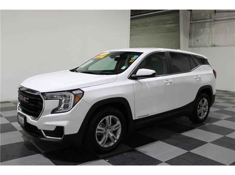 Used 2022 Summit White GMC SLE image 7