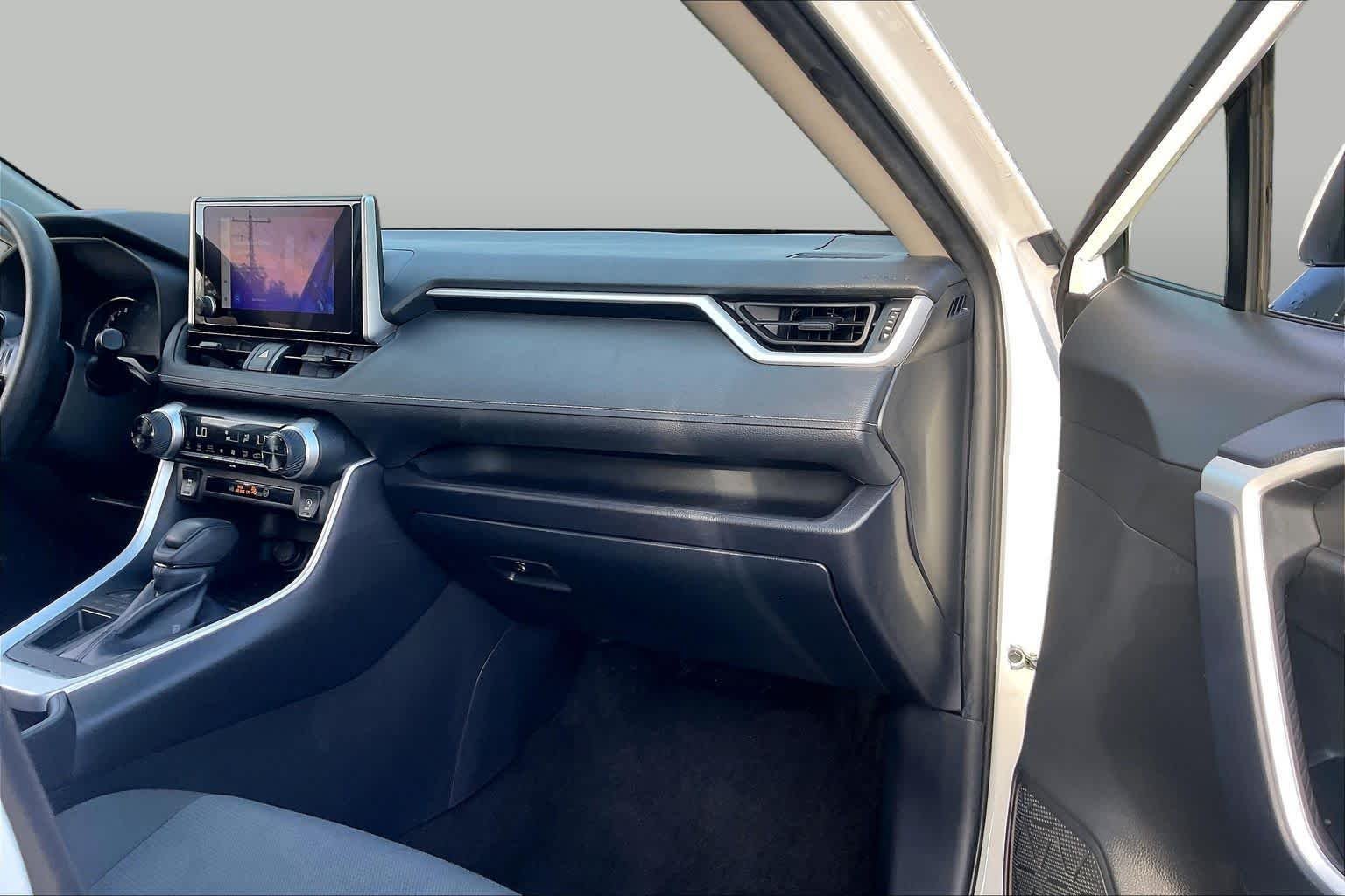 Used 2025 Ice Cap Toyota XLE image 18
