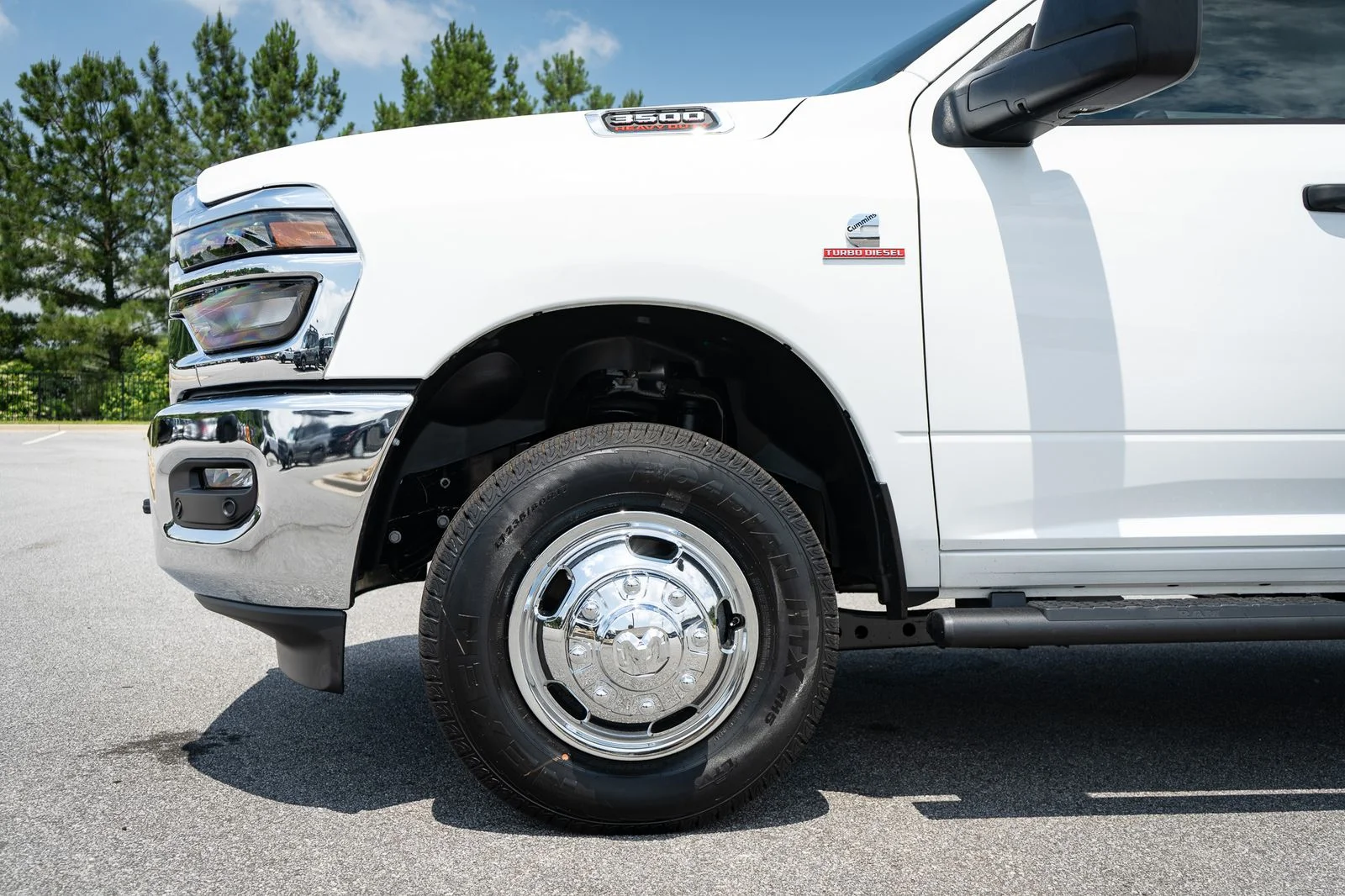New 2026 Bright White Clear-Coat Exterior Paint RAM Tradesman image 4