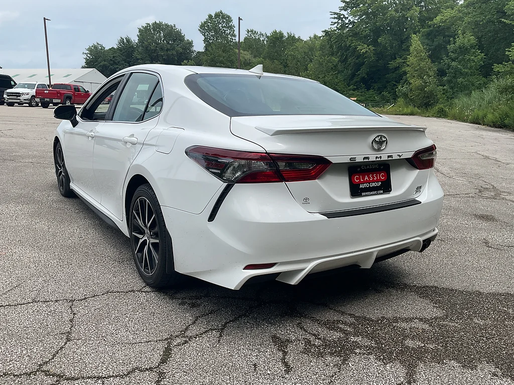 Used 2023 Ice Cap Toyota SE image 7