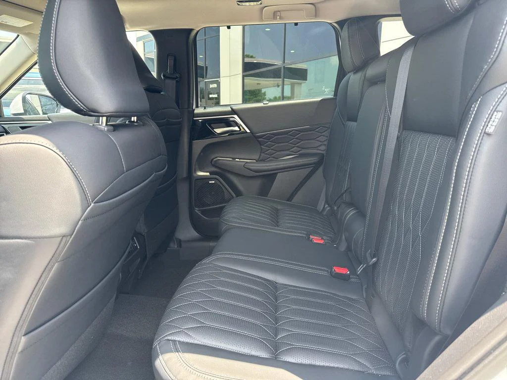 New 2026 White Diamond/Black Roof Mitsubishi SEL S-AWC image 25