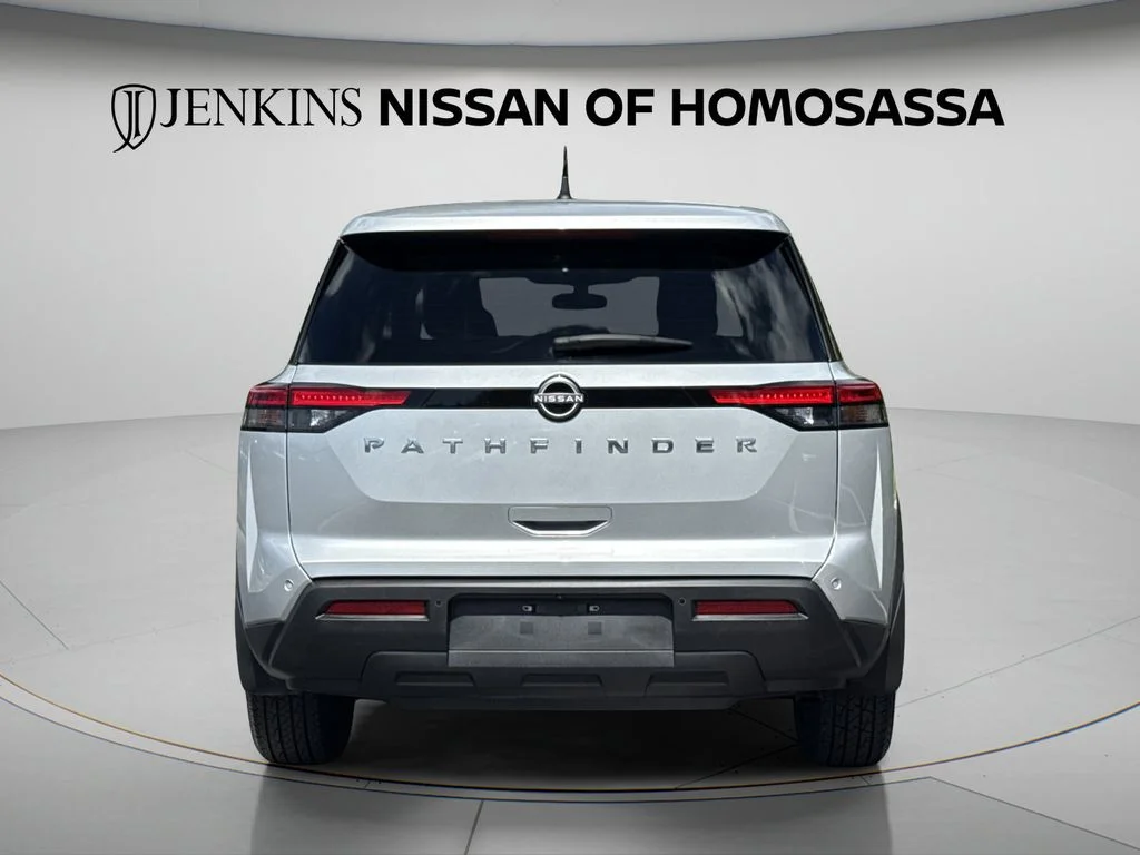 Used 2024 Silver Nissan S image 9
