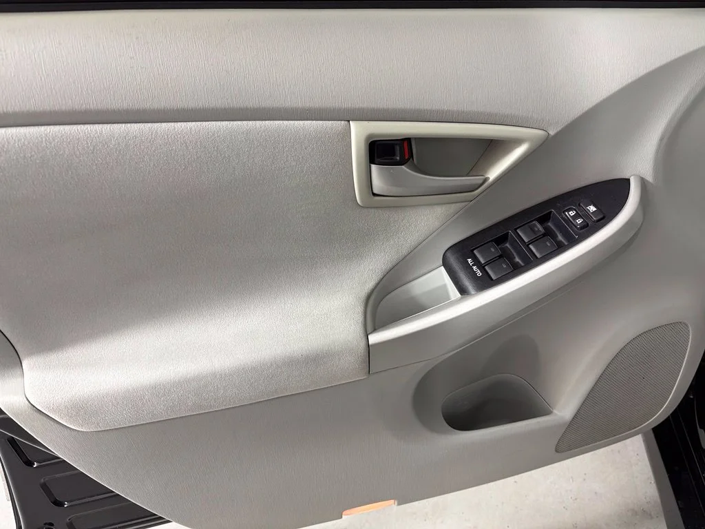 Used 2014 Black Toyota Two image 13