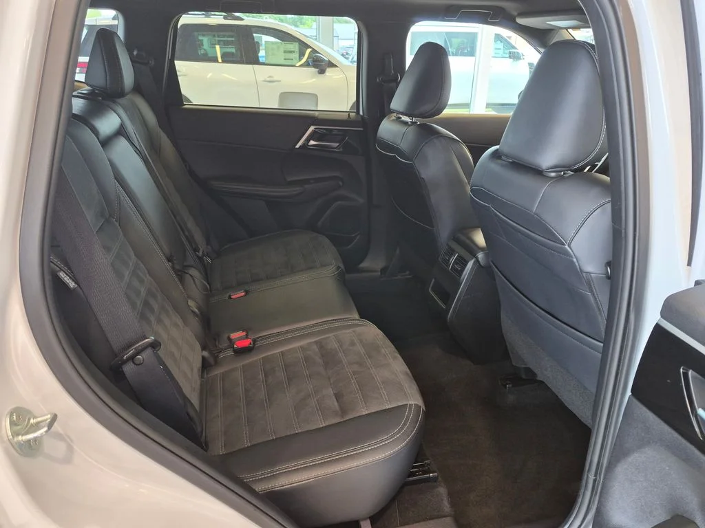 Used 2024 White Mitsubishi SE Ralliart image 26