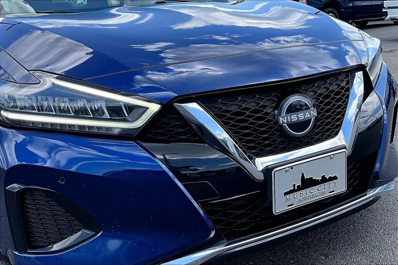 Used 2023 Deep Blue Pearl Nissan SL image 34