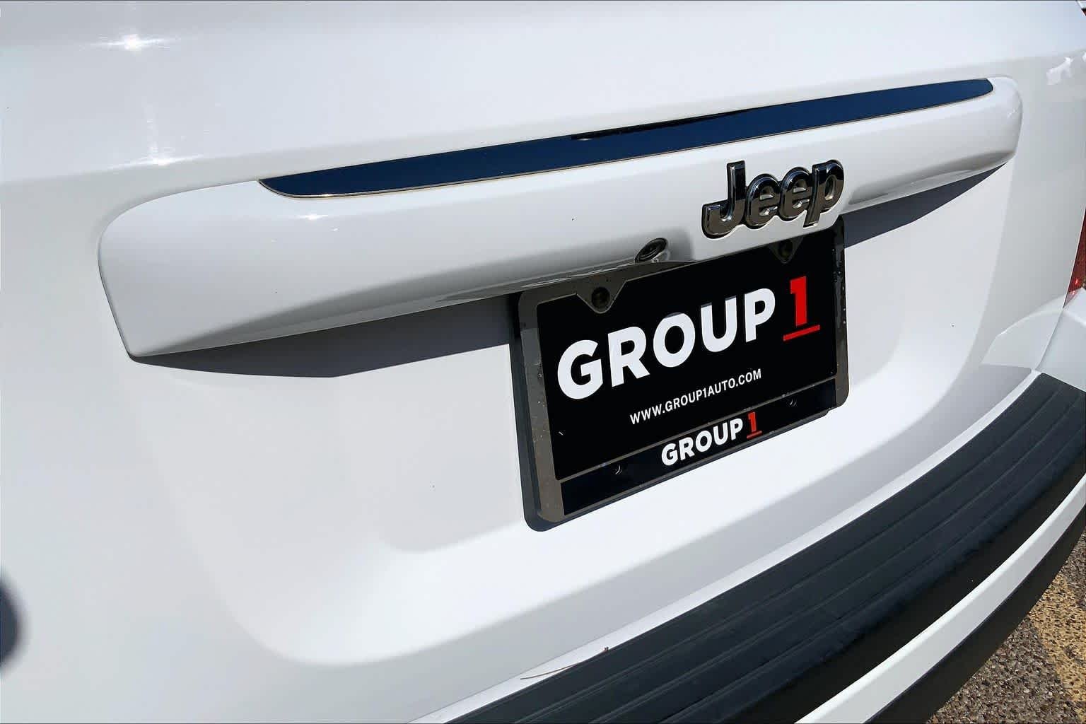 Used 2016 Bright White Clearcoat Jeep Sport image 31