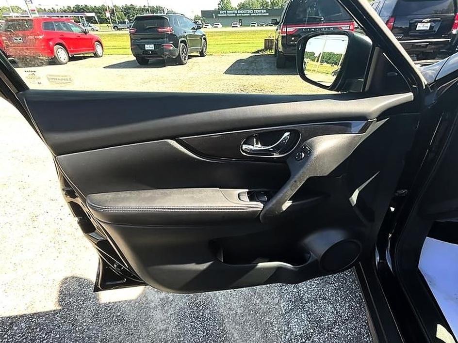 Used 2019 Black Nissan S image 11
