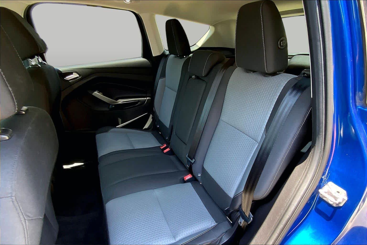 Used 2017 Lightning Blue Metallic Ford SE image 21