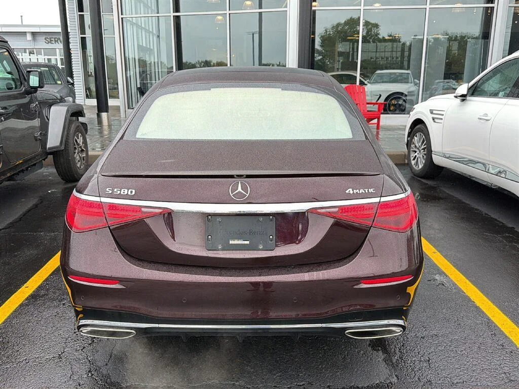 Used 2023 MANUFAKTUR rubellite red metallic Mercedes-Benz S 580 image 5