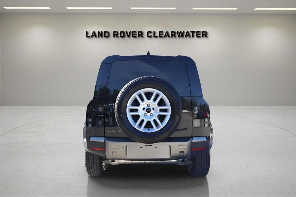 New 2026 Santorini Black Land Rover S image 4