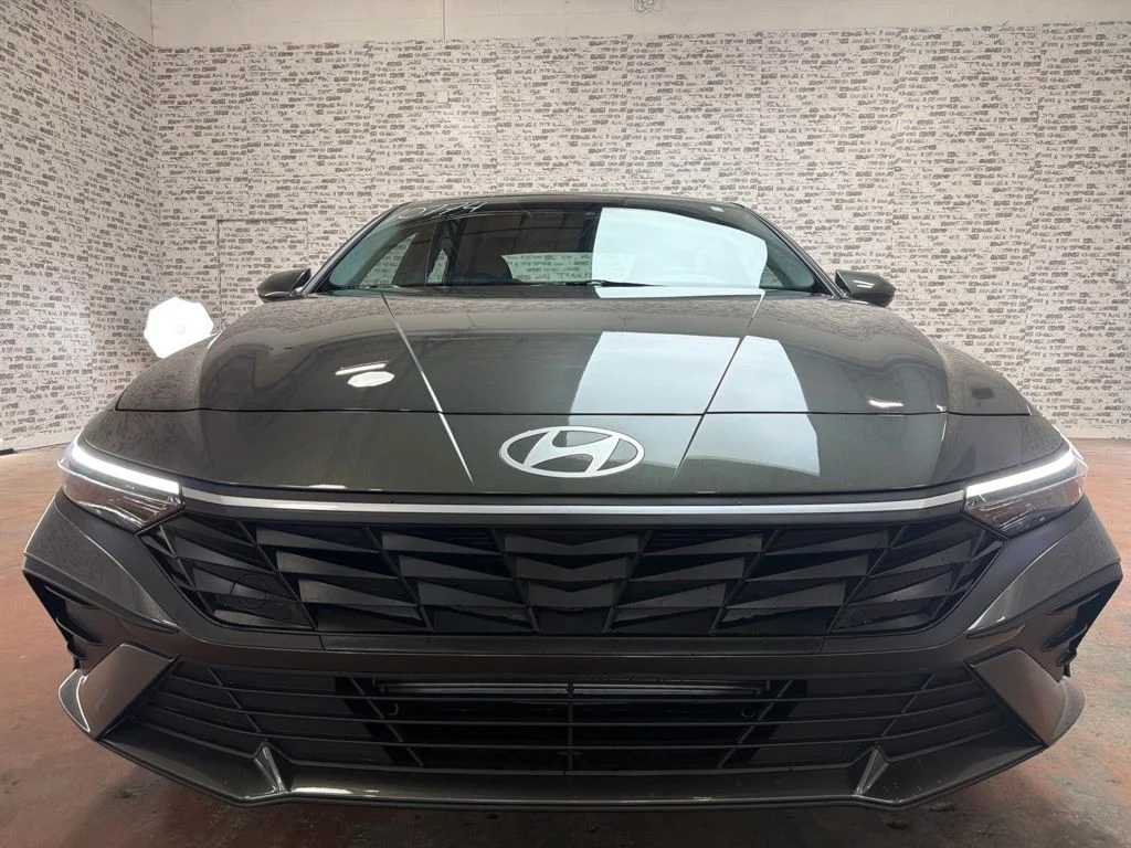 New 2026 Amazon Gray Hyundai SE image 2