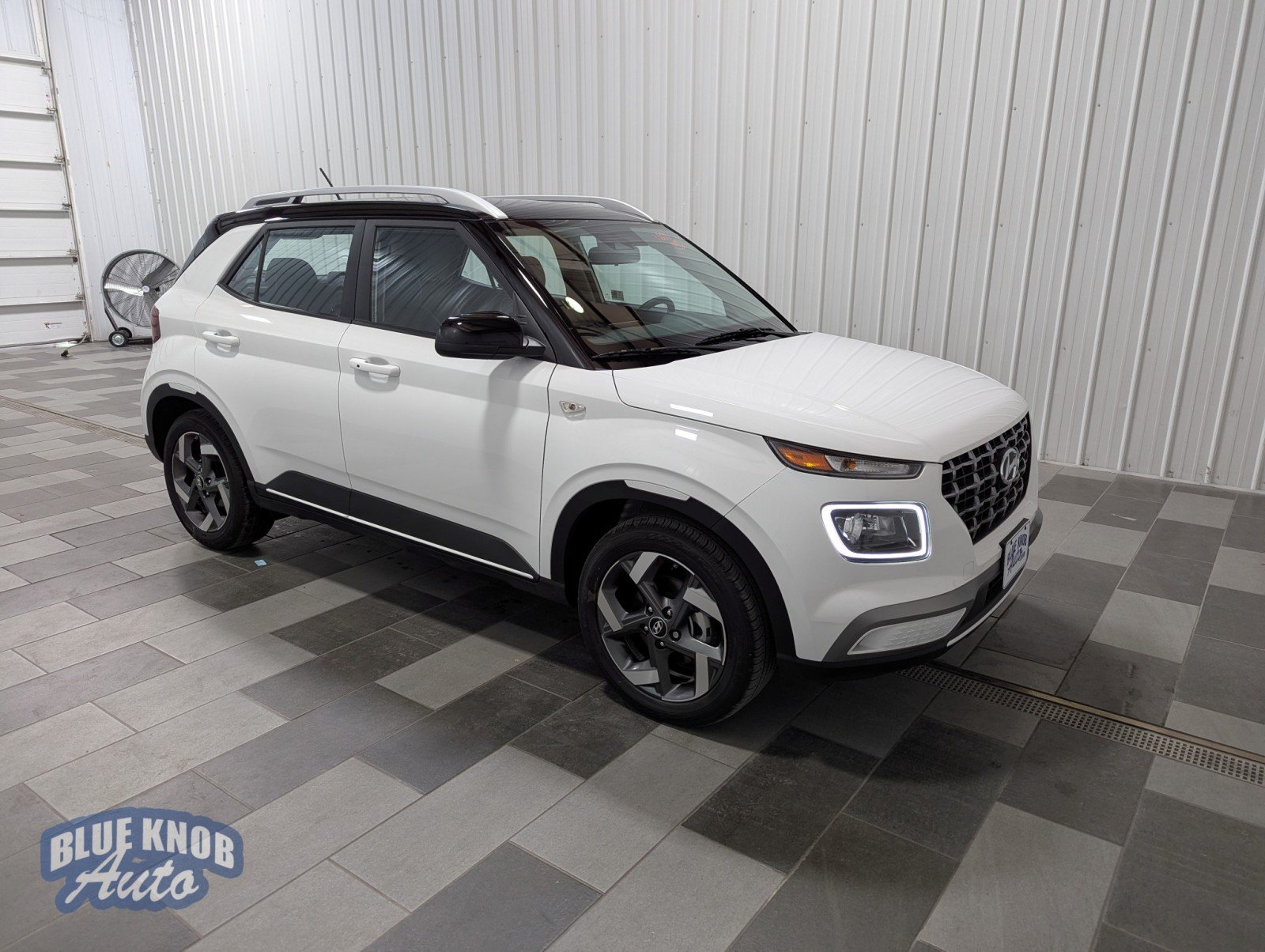 2024 Hyundai Venue Limited photo 4