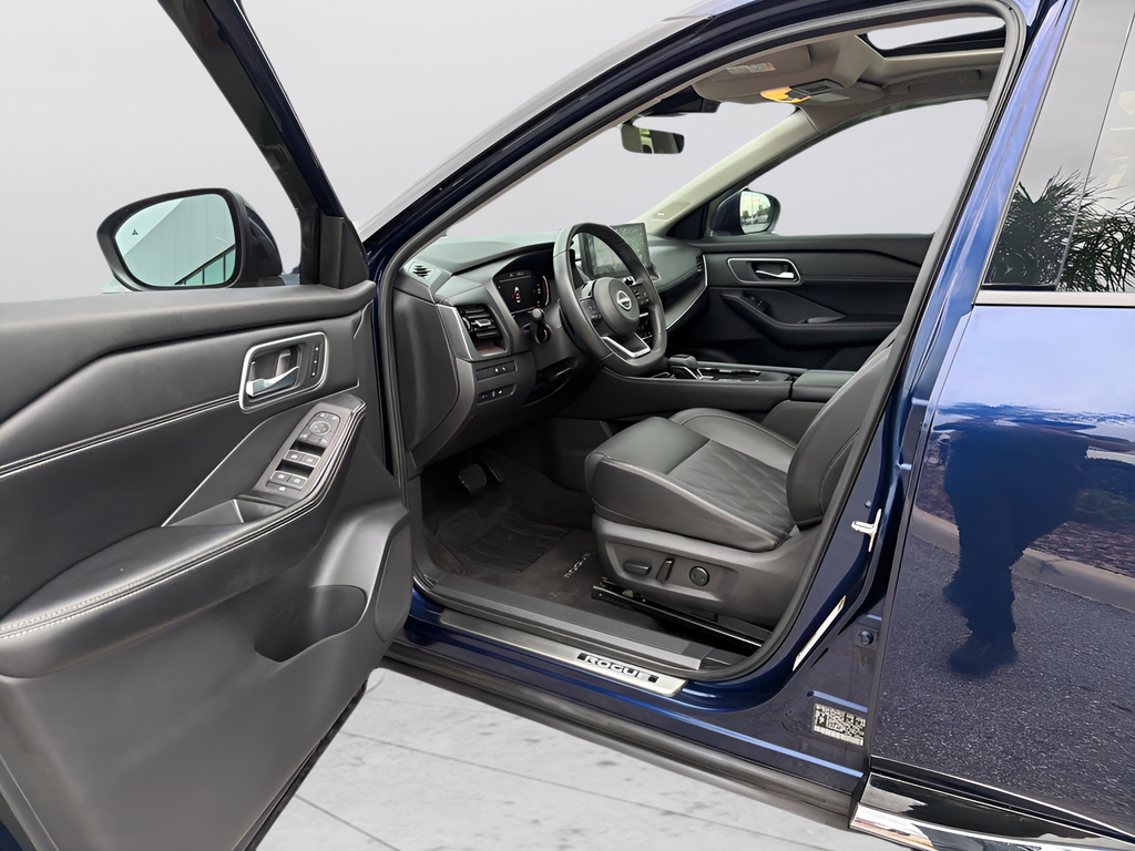 Used 2024 Blue Nissan Platinum image 13