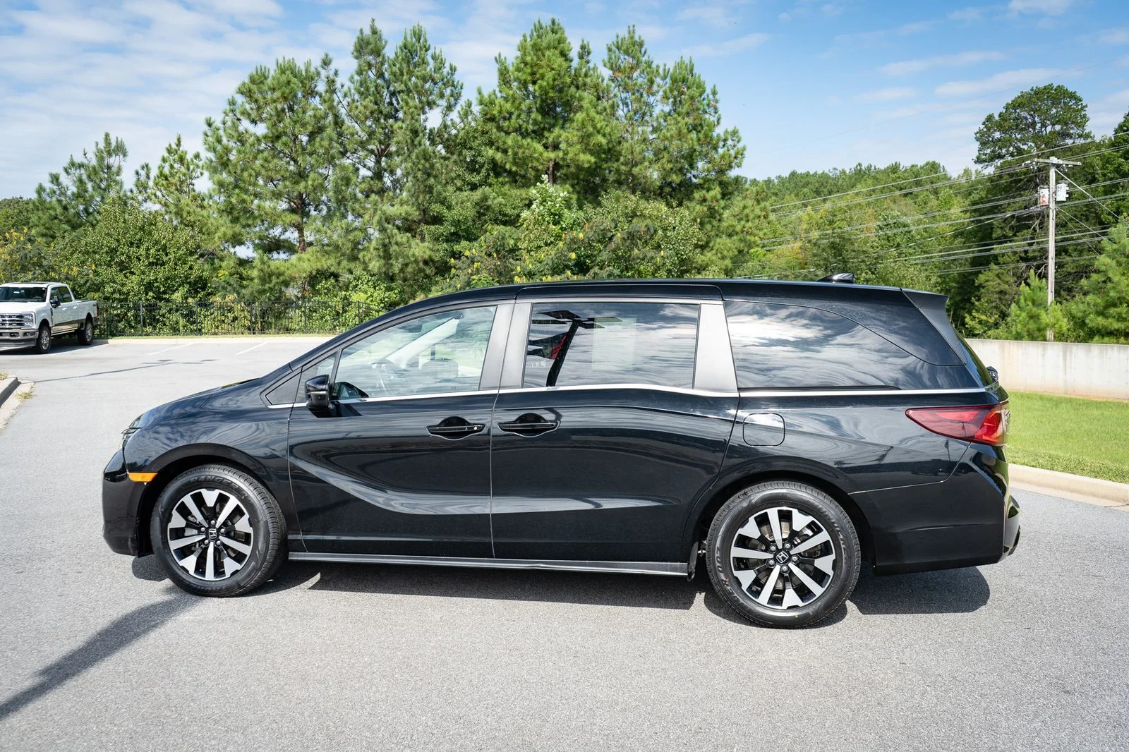 Used 2025 Black Honda EX-L image 7