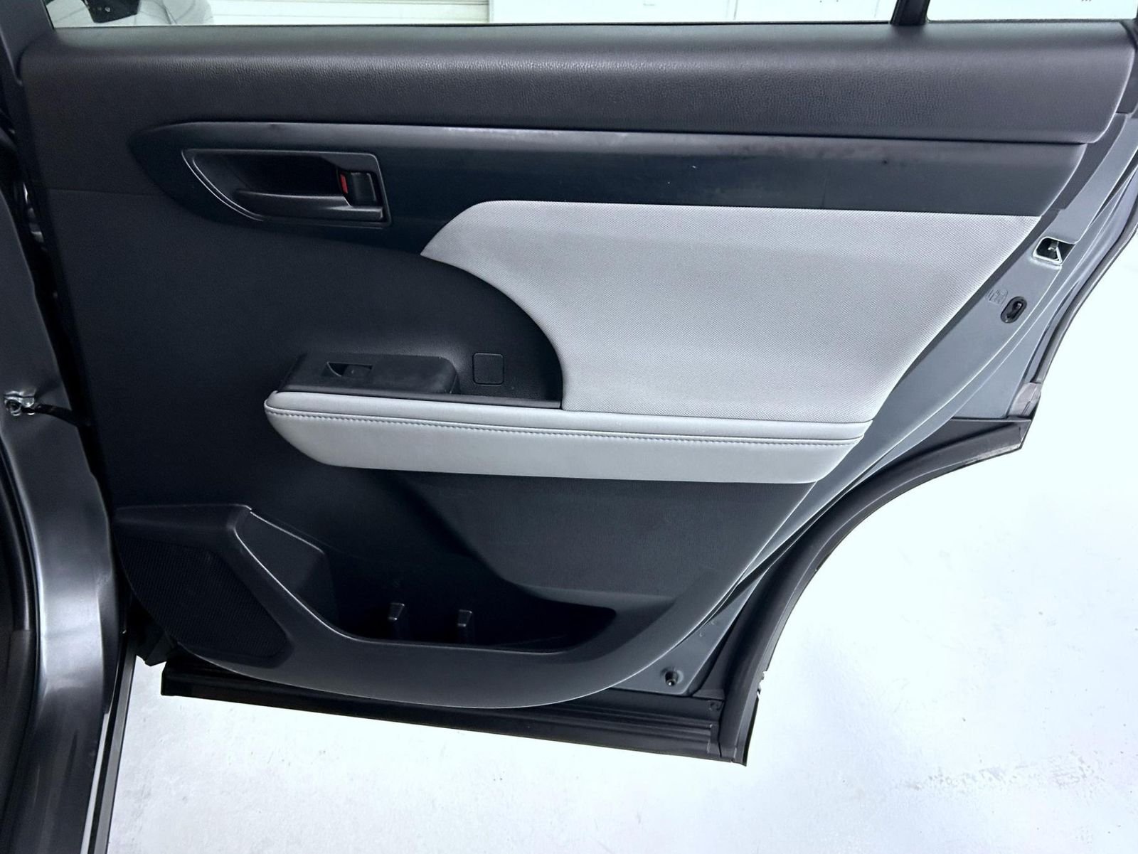 Used 2022 Gray Toyota L image 17