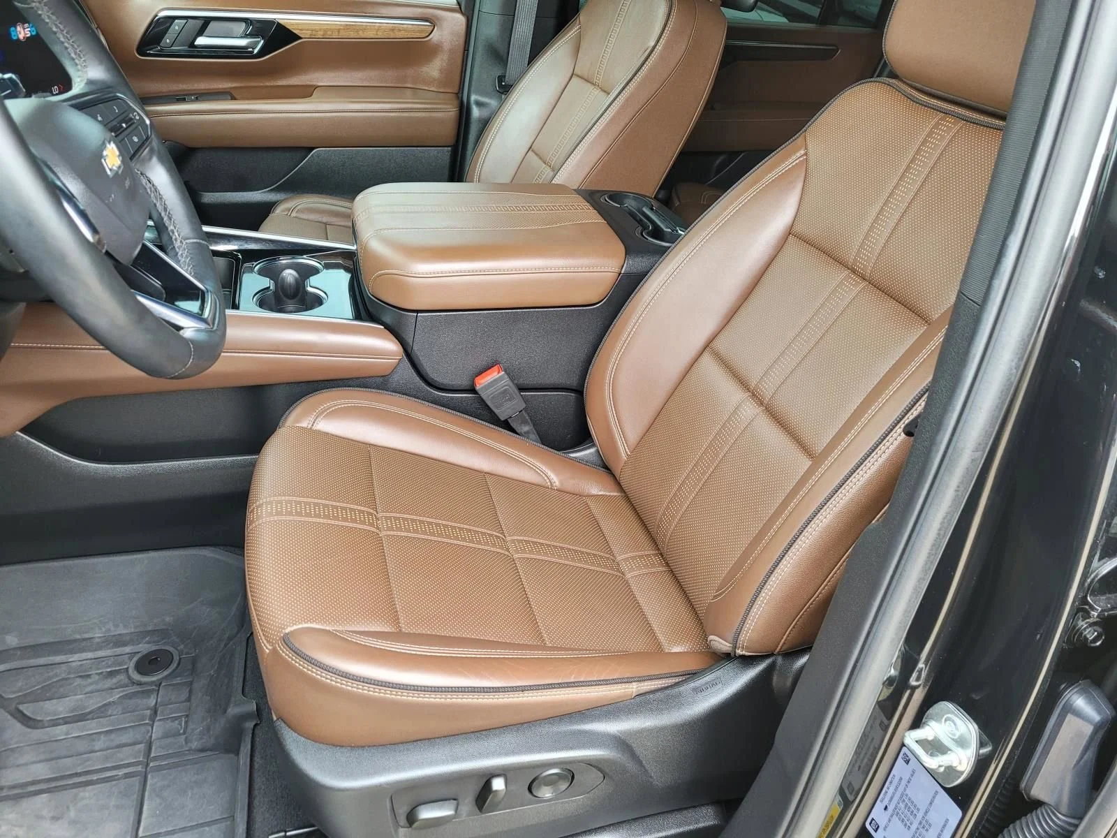 Used 2025 Black Chevrolet High Country image 26
