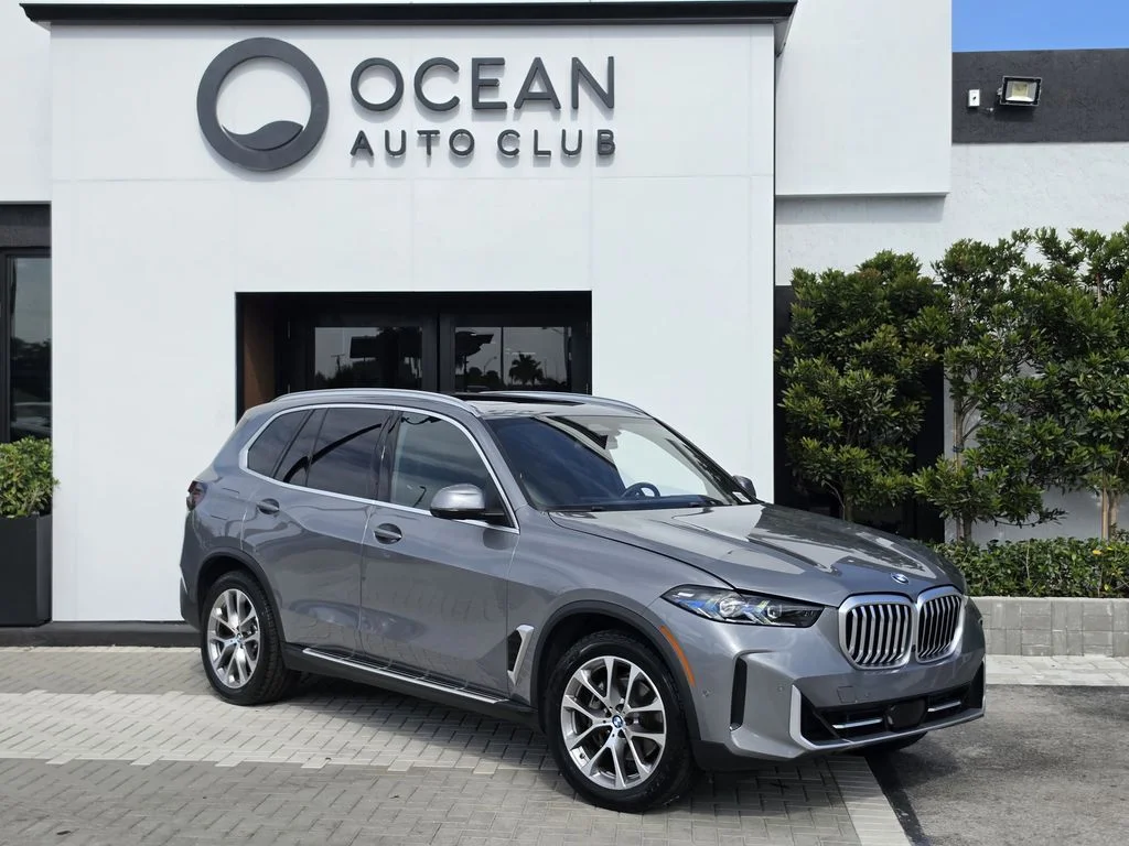 Used 2024 Gray BMW sDrive40i image 2