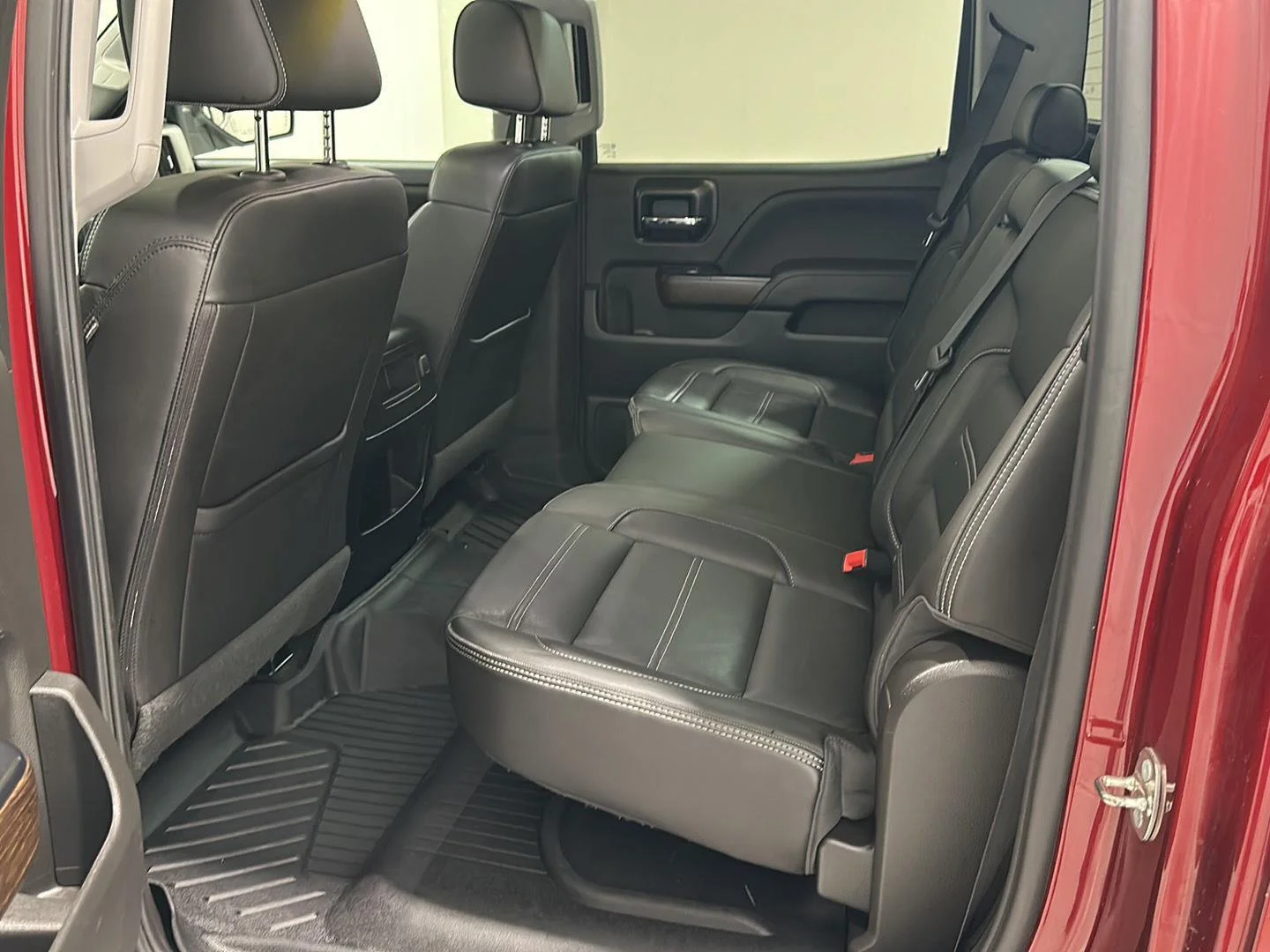 Used 2018 RED QUARTZ TINTCOAT GMC Denali image 24
