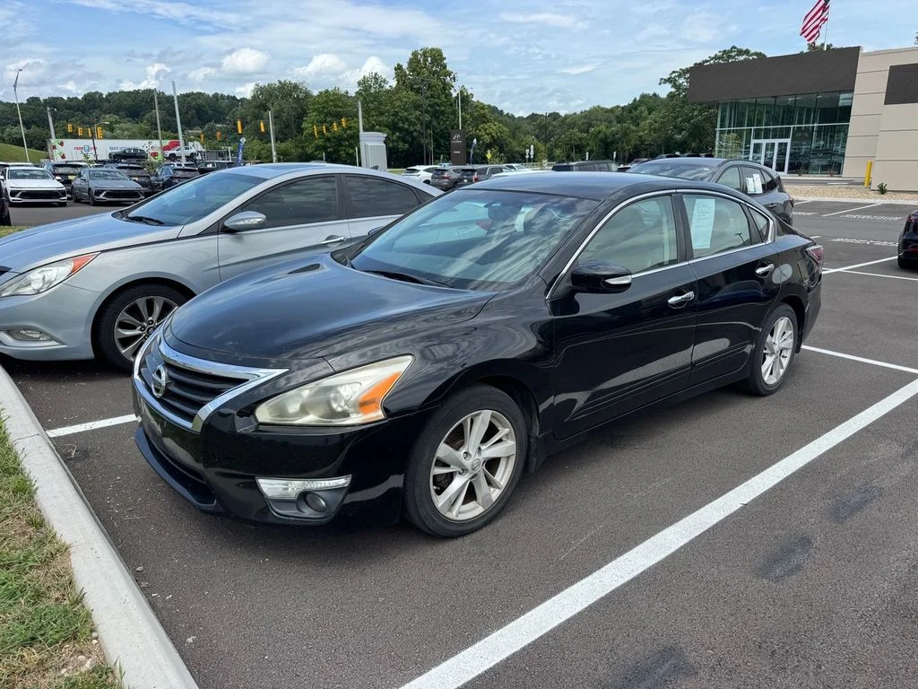Used 2015 Black Nissan 2.5 SL image 2